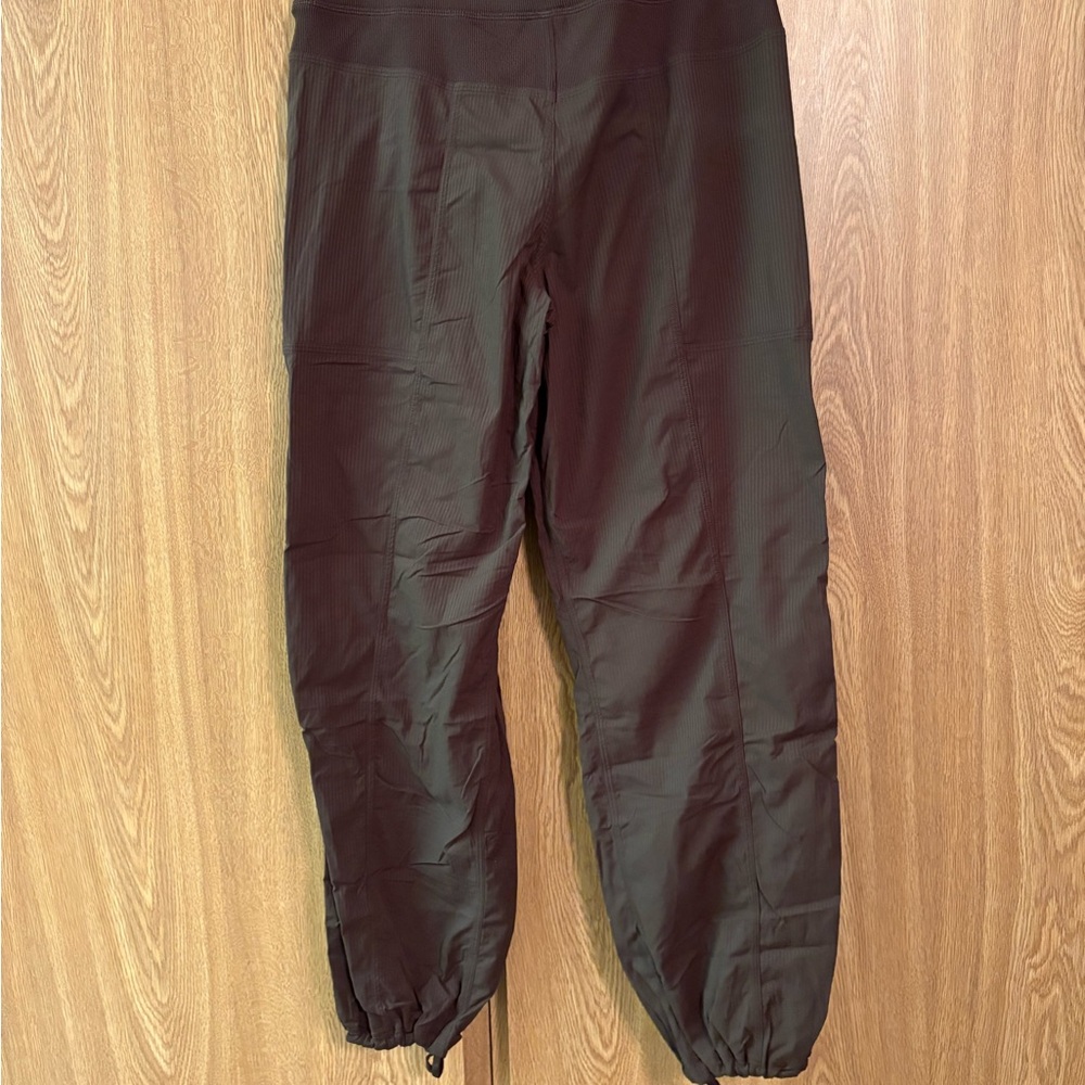Lululemon brown joggers size 6